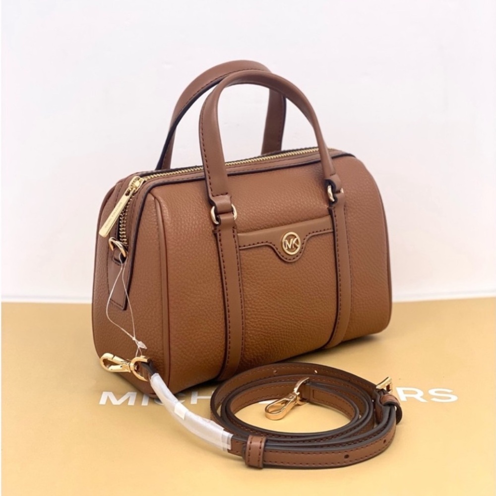 Michael Kors Travel Small
Duffle Leather Crossbody
Luggage